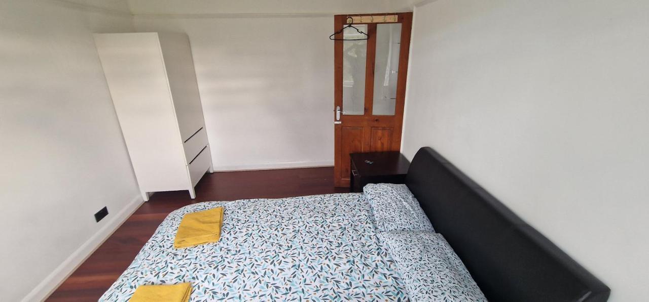 Ritzs Place * Northolt (Greater London)